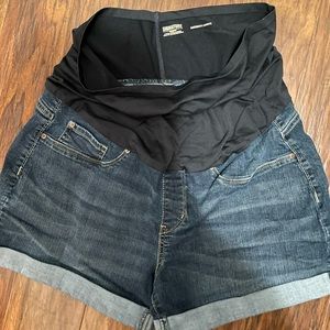 Maternity shorts